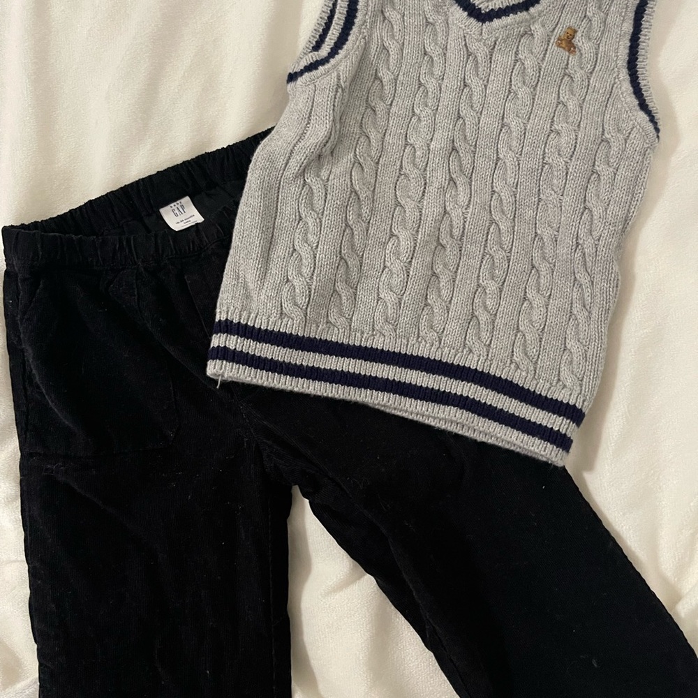 GAP Gray Cable Knit Vest with Bear Detail